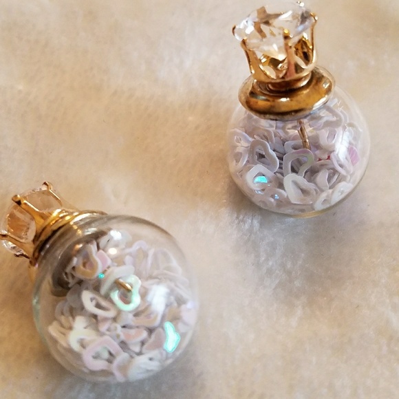 ⚀3/$15.   💙Hearts In A Glass Globe Earrings - Picture 4 of 4